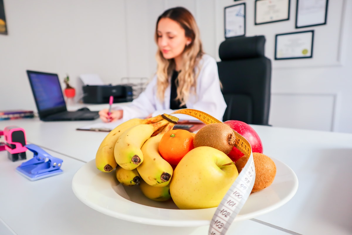 Expert nutritionist consultation session